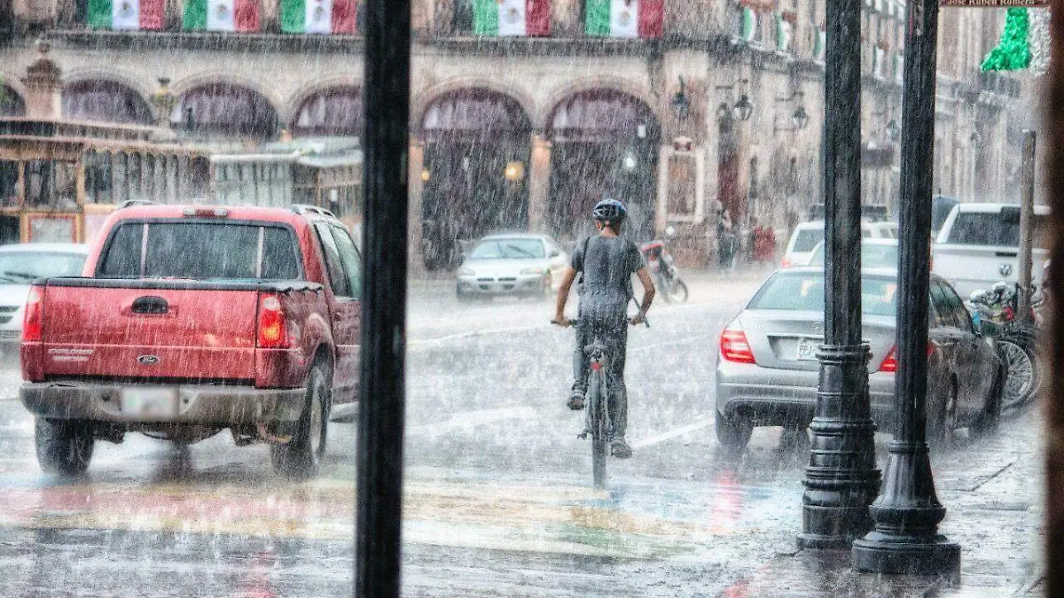 Tips para manejar y evitar accidentes en días lluviosos